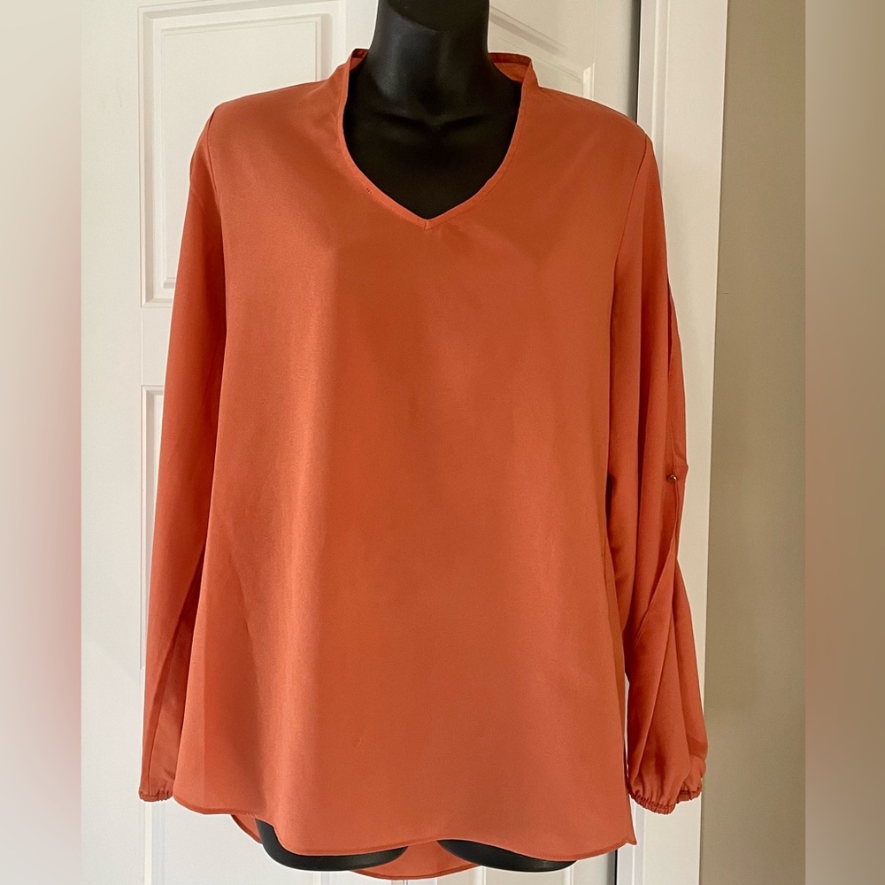 💰 peekaboo sleeve blouse